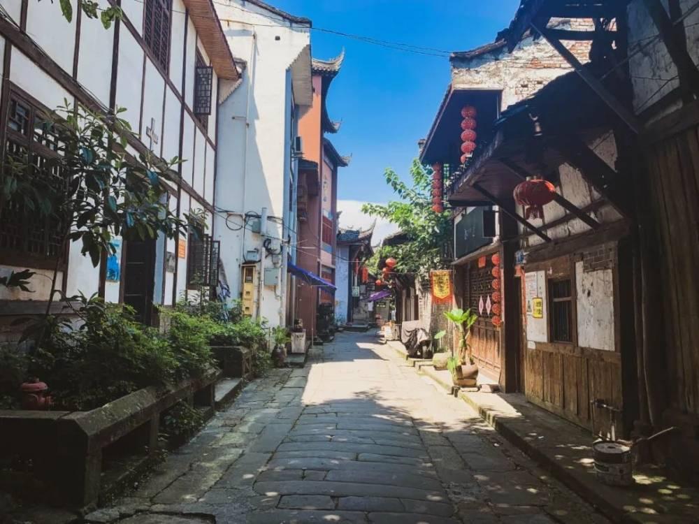首届“城市杯”羽毛球混合团体挑战赛在南昌成功举办
